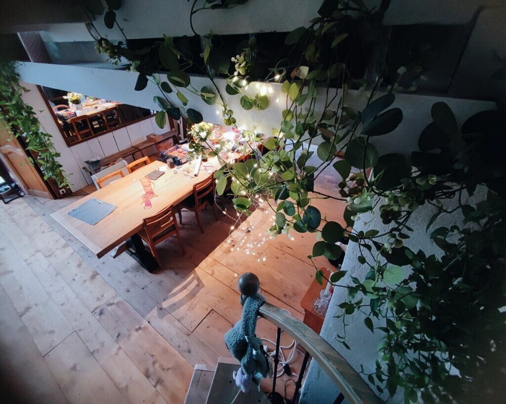 La grande salle vue en plongée